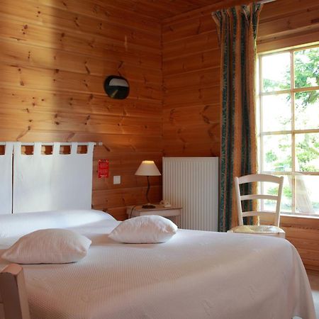 Logis - Hotel & Restaurant Les Trois Fontaines Marconne Екстериор снимка