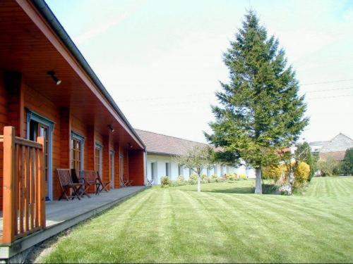 Logis - Hotel & Restaurant Les Trois Fontaines Marconne Екстериор снимка