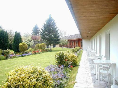 Logis - Hotel & Restaurant Les Trois Fontaines Marconne Екстериор снимка