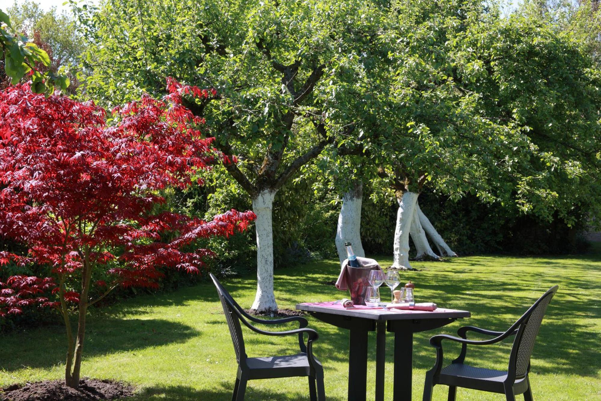 Logis - Hotel & Restaurant Les Trois Fontaines Marconne Екстериор снимка