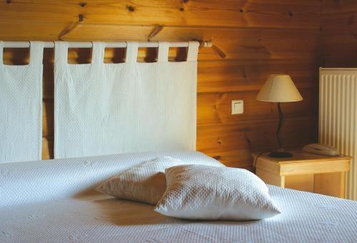 Logis - Hotel & Restaurant Les Trois Fontaines Marconne Екстериор снимка