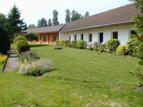 Logis - Hotel & Restaurant Les Trois Fontaines Marconne Екстериор снимка