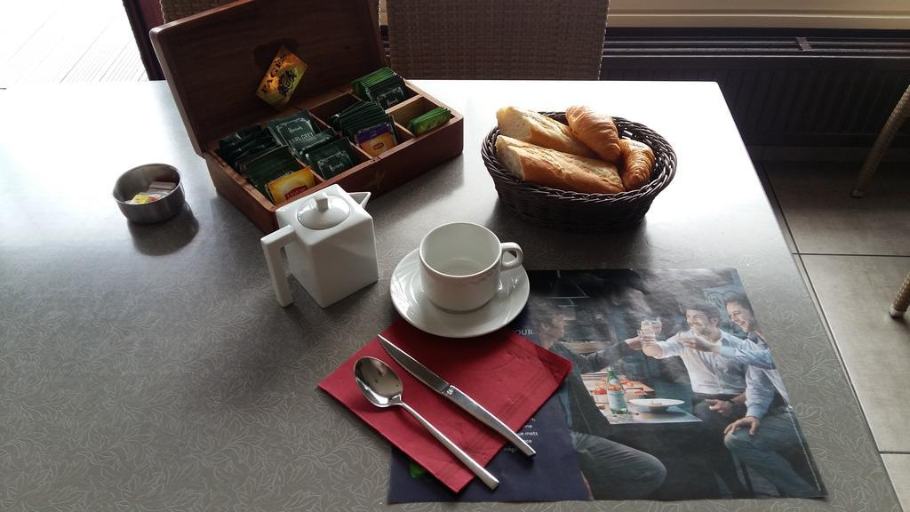 Logis - Hotel & Restaurant Les Trois Fontaines Marconne Екстериор снимка