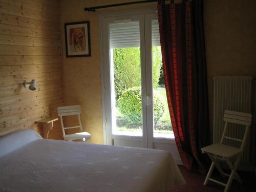 Logis - Hotel & Restaurant Les Trois Fontaines Marconne Екстериор снимка